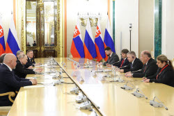 Russian President Putin and Slovak PM Fico meet in Moscow