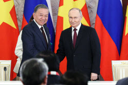 (+VIDEO) Russia's President Putin and Vietnamese Communist Party General Secretary To Lam meet in Moscow