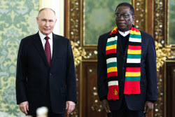 Presidents of Russia and Zimbabwe meet in Moscow