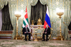 Встреча президента РФ Путина и президента Абхазии Гунбы