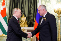Встреча президента РФ Путина и президента Абхазии Гунбы