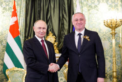 Встреча президента РФ Путина и президента Абхазии Гунбы