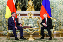Встреча президента РФ Путина и президента Южной Осетии Гаглоева
