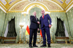 Встреча президента РФ Путина и президента Южной Осетии Гаглоева