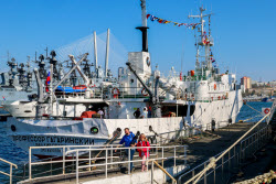 Professor Gagarinsky vessel handed over to Vietnam-Russia Tropical Centre