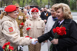 Flower laying ceremony in Yekaterinburg marks Victory Day