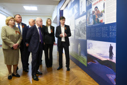Russian State Duma members view TASS photo exhibition