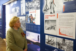 Russian State Duma members view TASS photo exhibition