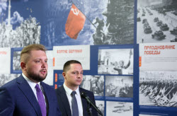 Осмотр выставки фотографий ТАСС депутатами Госдумы РФ