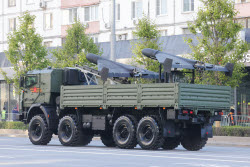 Проезд военной техники на парад Победы в Москве
