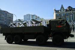 Проезд военной техники на парад Победы в Москве