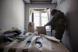 Последствия обстрела асфальтобетонного завода в Луганске