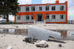 Последствия обстрела асфальтобетонного завода в Луганске