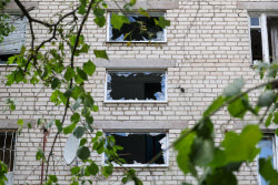 Последствия обстрела Токмака в Запорожской области