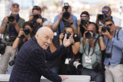 Фотосессия съемочной группы фильма "Два прокурора" на 78-м Каннском кинофестивале