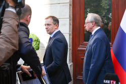 Пресс-конференция помощника президента РФ Мединского в Стамбуле