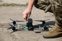 Работа операторов FPV-дронов на запорожском направлении СВО