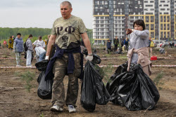 Высадка геоглифа "80 лет Победы" в Новосибирске