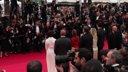“Nouvelle vague” cast walks the red carpet at Cannes