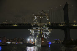 Brooklyn Bridge Collision
