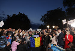 Reactions to first exit polls in Romania's presidential runoff
