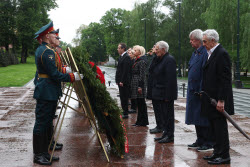Союз театральных деятелей РФ возложил цветы к Могиле Неизвестного Солдата