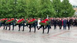 ВИДЕО. Союз театральных деятелей РФ возложил цветы к Могиле Неизвестного Солдата