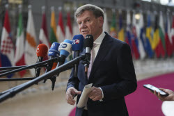 Совет ЕС утвердил 17-й пакет санкций против России