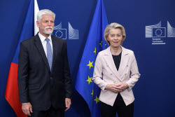 EU Commission President von der Leyen meets Czech President Pavel in Belgium
