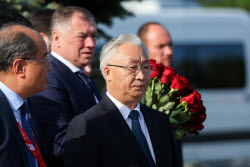Chinese delegation in Victory Park in Kazan, Russia
