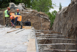 Bridge over Lugan River under construction in Lugansk