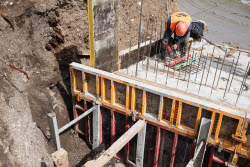 Bridge over Lugan River under construction in Lugansk