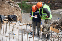 Bridge over Lugan River under construction in Lugansk