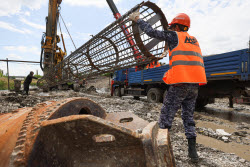 Bridge over Lugan River under construction in Lugansk