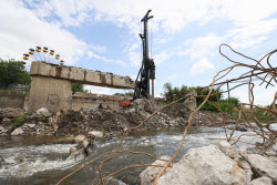 Bridge over Lugan River under construction in Lugansk