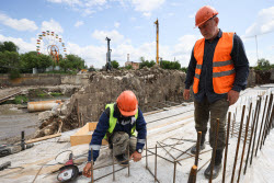 Bridge over Lugan River under construction in Lugansk