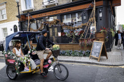 Цветочный фестиваль Chelsea in Bloom на западе Лондона