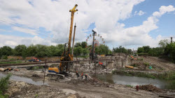 (+VIDEO) Bridge over Lugan River under construction in Lugansk