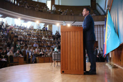 Кандидат на пост президента Польши Рафал Тшасковский выступил перед студентами в Варшавской школе экономики