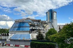 Демонтаж северного вестибюля пешеходного моста "Багратион" в Москве