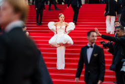 78eme Festival International Du Film De Cannes. MontÃƒÂ©E Des Marches Du Film The History Of Sound. CARLIER