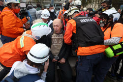 Акция протеста пенсионеров в Буэнос-Айресе против экономической политики правительства президента Хавьера Милея