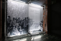 Французский художник JR представил фотовыставку "Who Are You, Naples?" в Неаполе