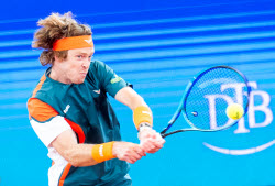 Теннисный турнир ATP 500 в Гамбурге, четвертьфинал: Андрей Рублев (Россия) - Лучано Дардери (Италия) - 6:1, 3:6, 6:3