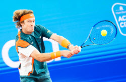 Теннисный турнир ATP 500 в Гамбурге, четвертьфинал: Андрей Рублев (Россия) - Лучано Дардери (Италия) - 6:1, 3:6, 6:3