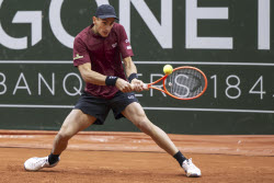 Теннисный турнир Geneva Open, 1/4 финала: Маттео Арнальди (Италия) - Новак Джокович (Сербия) - 4:6, 4:6