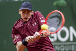 Теннисный турнир Geneva Open, 1/4 финала: Маттео Арнальди (Италия) - Новак Джокович (Сербия) - 4:6, 4:6