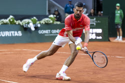 Теннисный турнир Geneva Open, 1/4 финала: Маттео Арнальди (Италия) - Новак Джокович (Сербия) - 4:6, 4:6