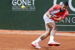 Теннисный турнир Geneva Open, 1/4 финала: Маттео Арнальди (Италия) - Новак Джокович (Сербия) - 4:6, 4:6