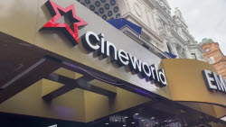 Ana de Armas “very happy and excited” at world premiere of Ballerina in London